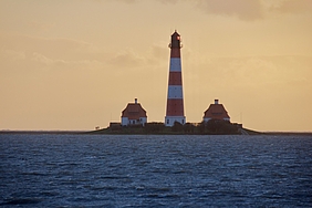 Leuchtturm Westerhever und Team bei Landunter