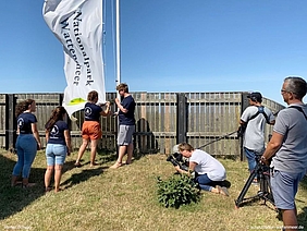 Fernsehdreh beim Einholen der Nationalpark-Flagge.